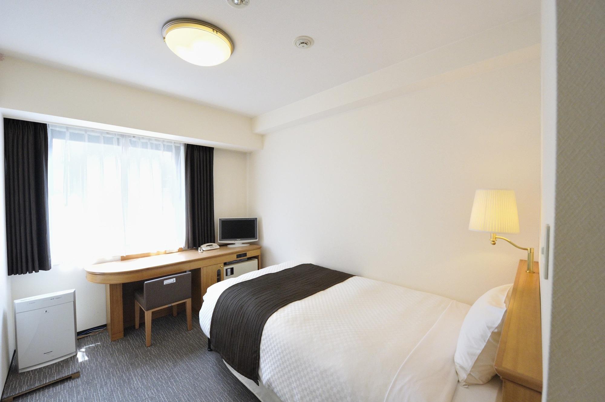 Court Shin-yokohama Hotel 3*